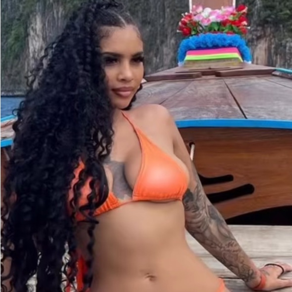 Meet your Posher, Chanel b